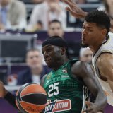 Kendrick Nunn (à gauche) et le Pana ont dominé le Real en finale de l'Euroleague KEYSTONE/EPA/RONALD WITTEK